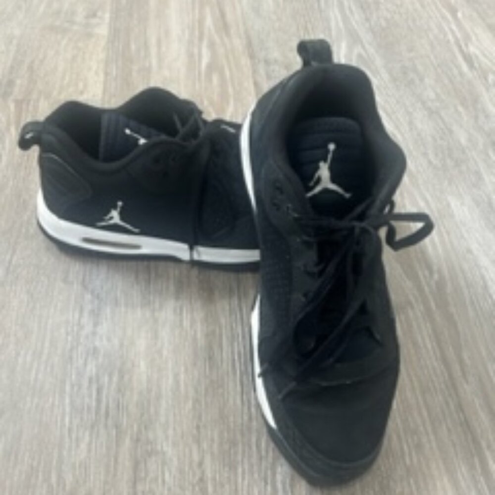 Men's Air Jordan Black and White size 12 type :487002-010